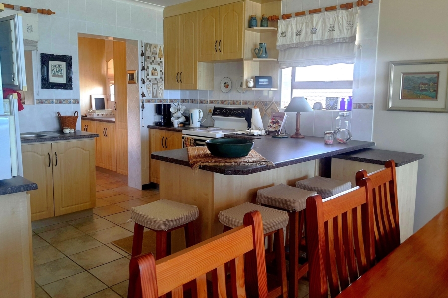 4 Bedroom Property for Sale in Boggomsbaai Western Cape